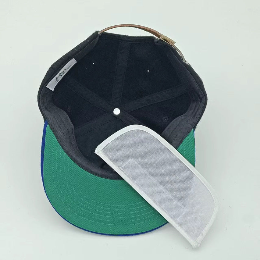 New York Knicks Two-Tone Script Cap